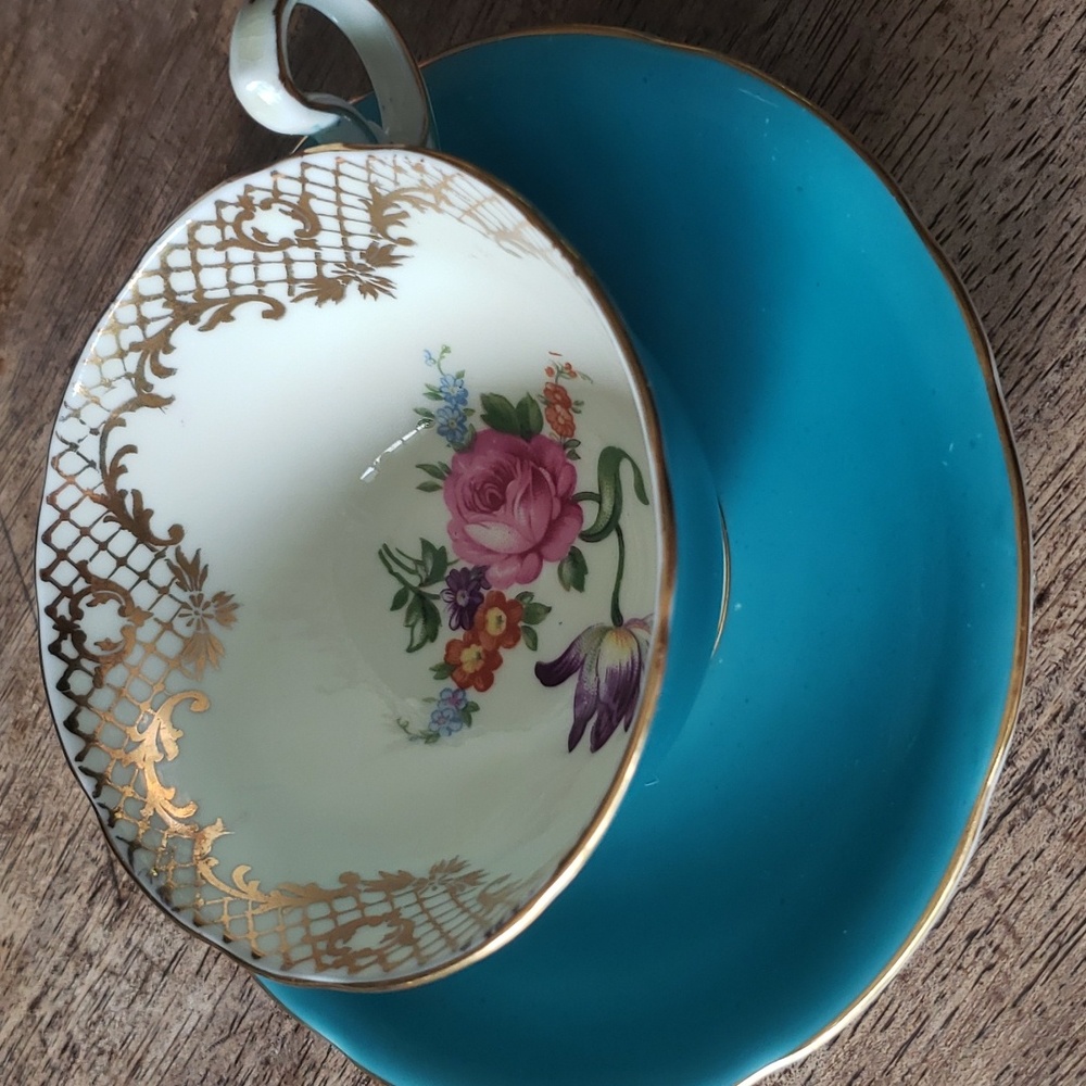 AYNSLEY tea cup and saucer set